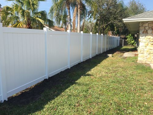 Privacy vinyl fence around a home