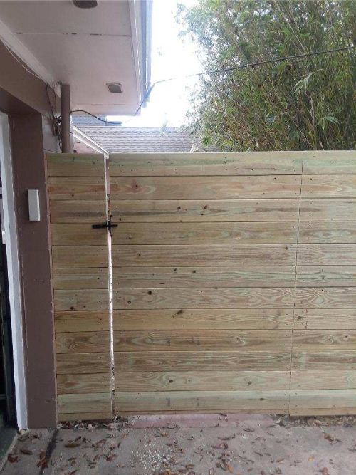 Horizontal wood fence gate